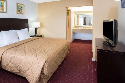 Days Inn by Wyndham Newport OR - image 7