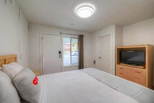 Newport Inn and Suites - image 16