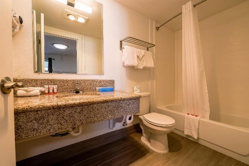 Newport Inn and Suites - image 20