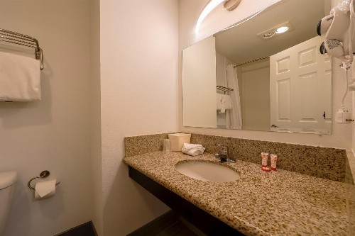Newport Inn and Suites - image 23