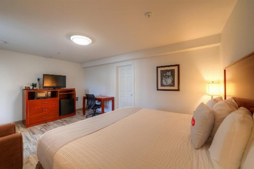 Newport Inn and Suites - image 27