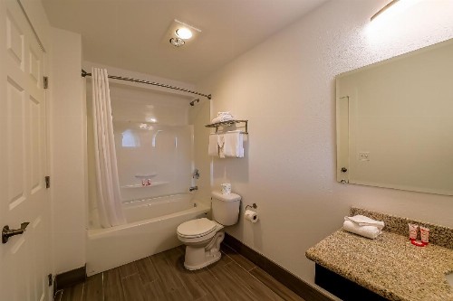 Newport Inn and Suites - image 32