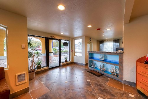 Newport Inn and Suites - image 33