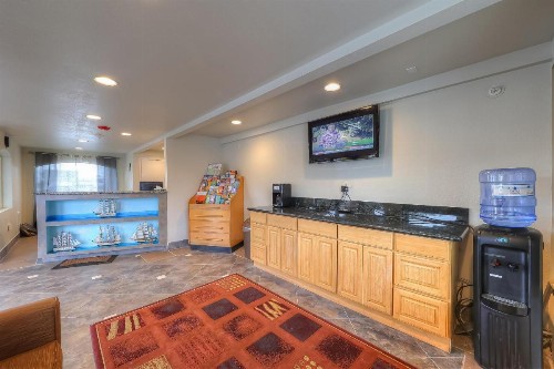 Newport Inn and Suites - image 39