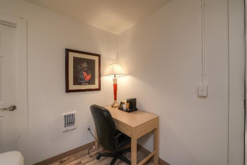 Newport Inn and Suites - image 42