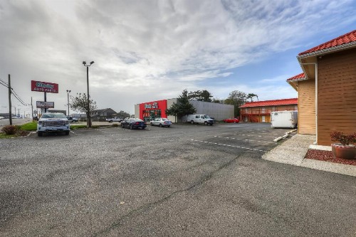 Newport Inn and Suites - image 45