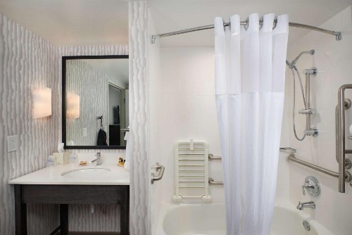 Best Western Plus Agate Beach Inn - image 3