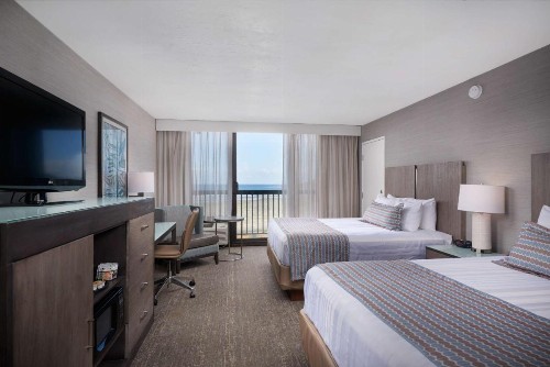 Best Western Plus Agate Beach Inn - image 42