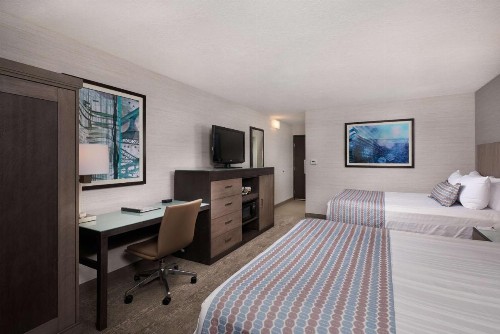 Best Western Plus Agate Beach Inn - image 9