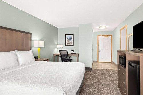La Quinta by Wyndham Newport - image 17