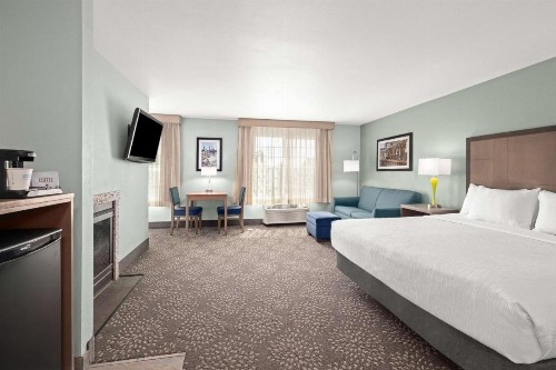La Quinta by Wyndham Newport - image 3