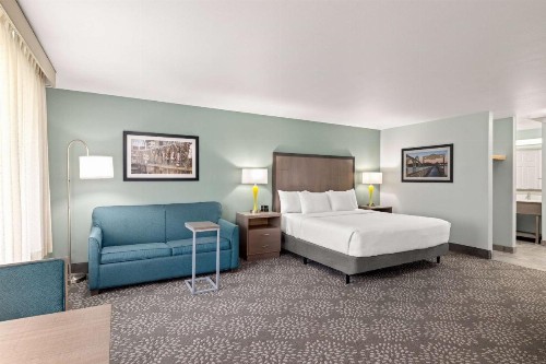 La Quinta by Wyndham Newport - image 5