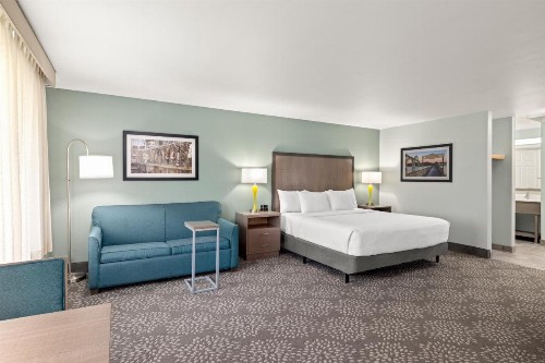 La Quinta by Wyndham Newport - image 7