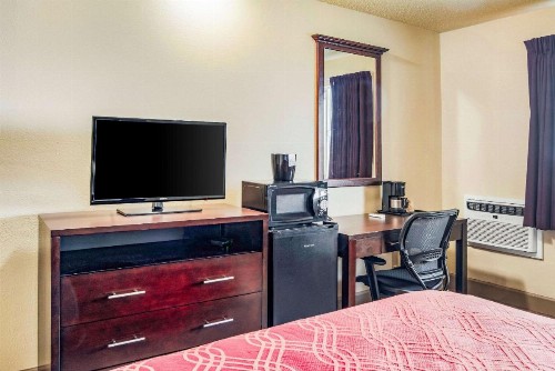 Econo Lodge Newport - image 19