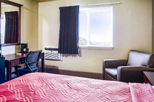 Econo Lodge Newport - image 20