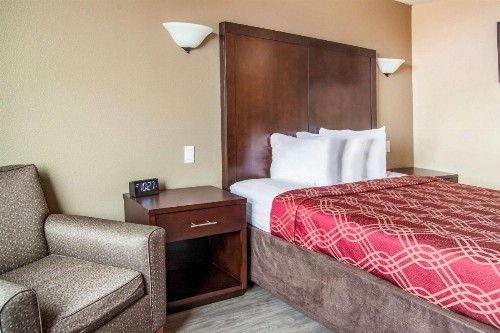Econo Lodge Newport - image 22