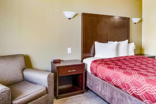 Econo Lodge Newport - image 25