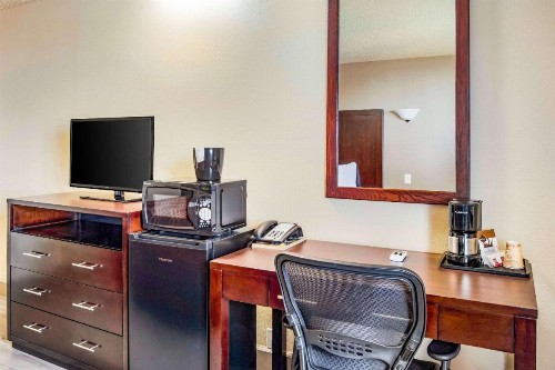 Econo Lodge Newport - image 3