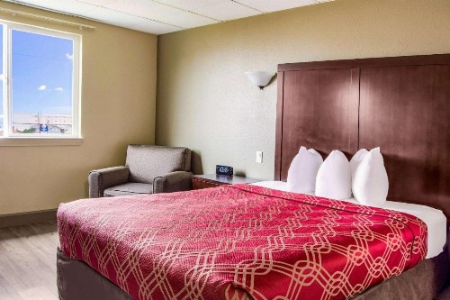 Econo Lodge Newport - image 9