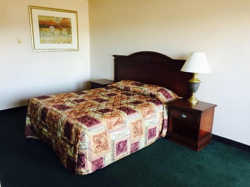 Summer Wind Budget Motel - image 10