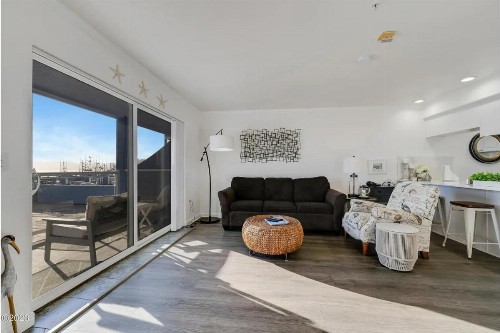 The Landing at Newport Condominium Hotel - image 32