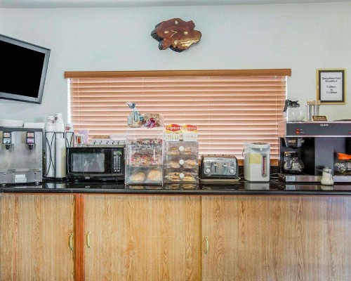 Rodeway Inn Newport - image 10