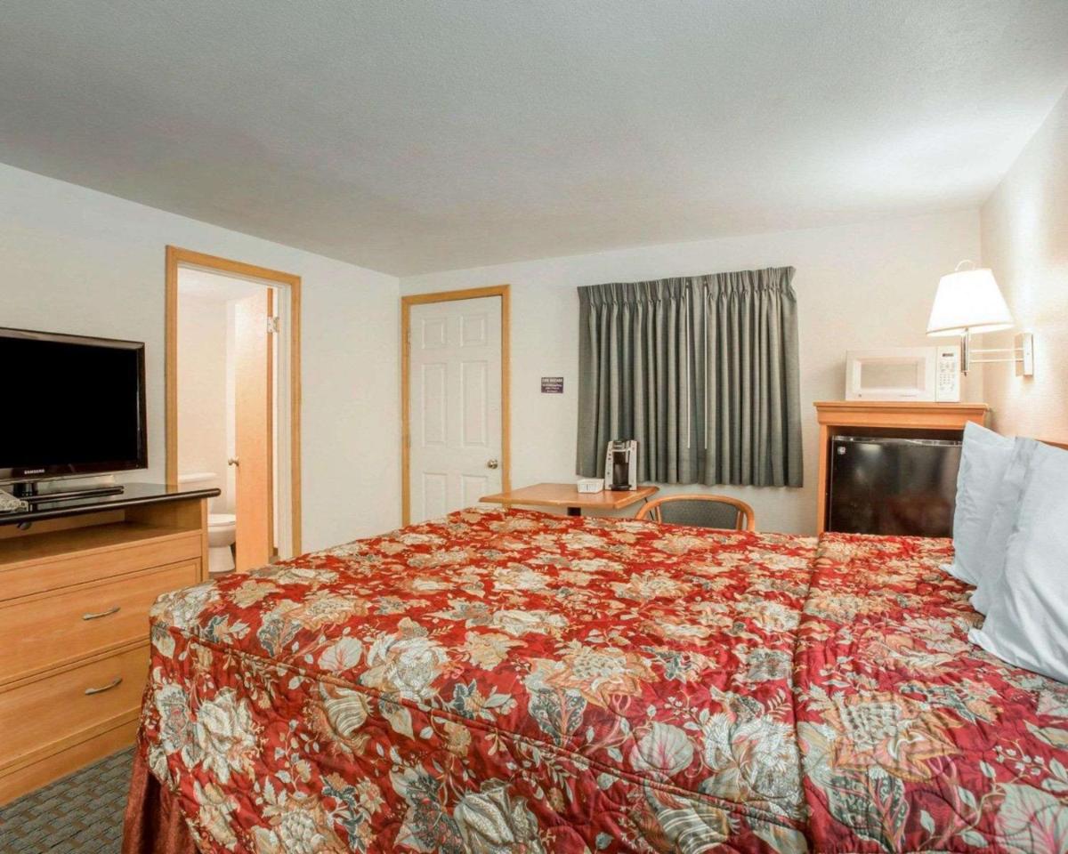 Rodeway Inn Newport - image 2