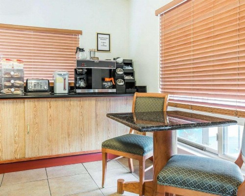 Rodeway Inn Newport - image 25