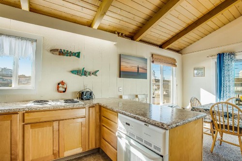 Beach Retreat - image 11