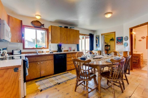 Nye Beach Bungalow - image 12