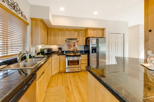 Yaquina Lighthouse View Beach Home - image 2