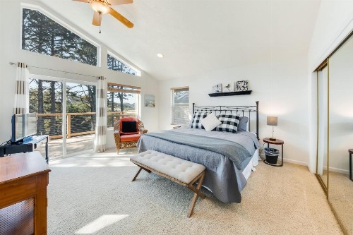 Yaquina Lighthouse View Beach Home - image 7