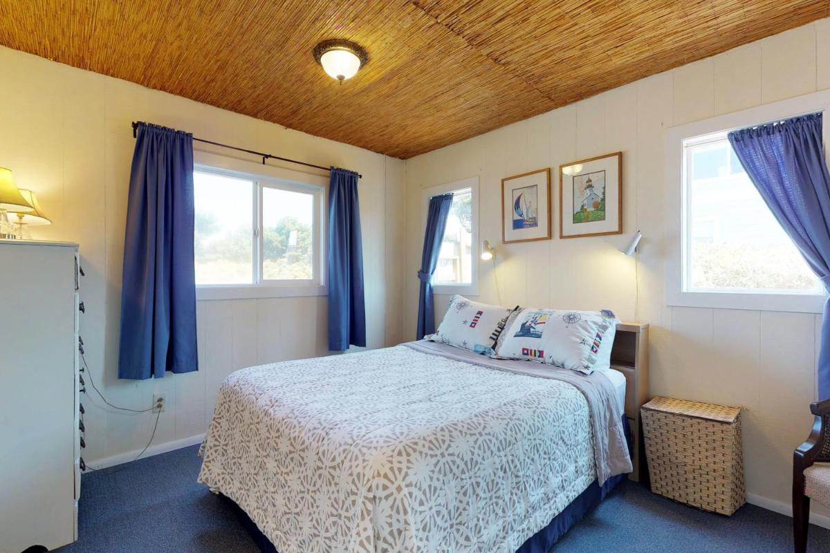 Beach Retreat -- Lower Retreat - image 6