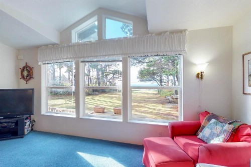 The Beach House at Yaquina Head - image 6