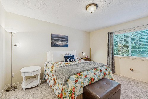 High Street Retreat - image 12
