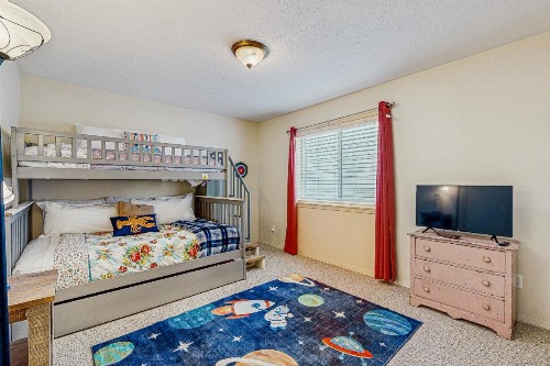High Street Retreat - image 15
