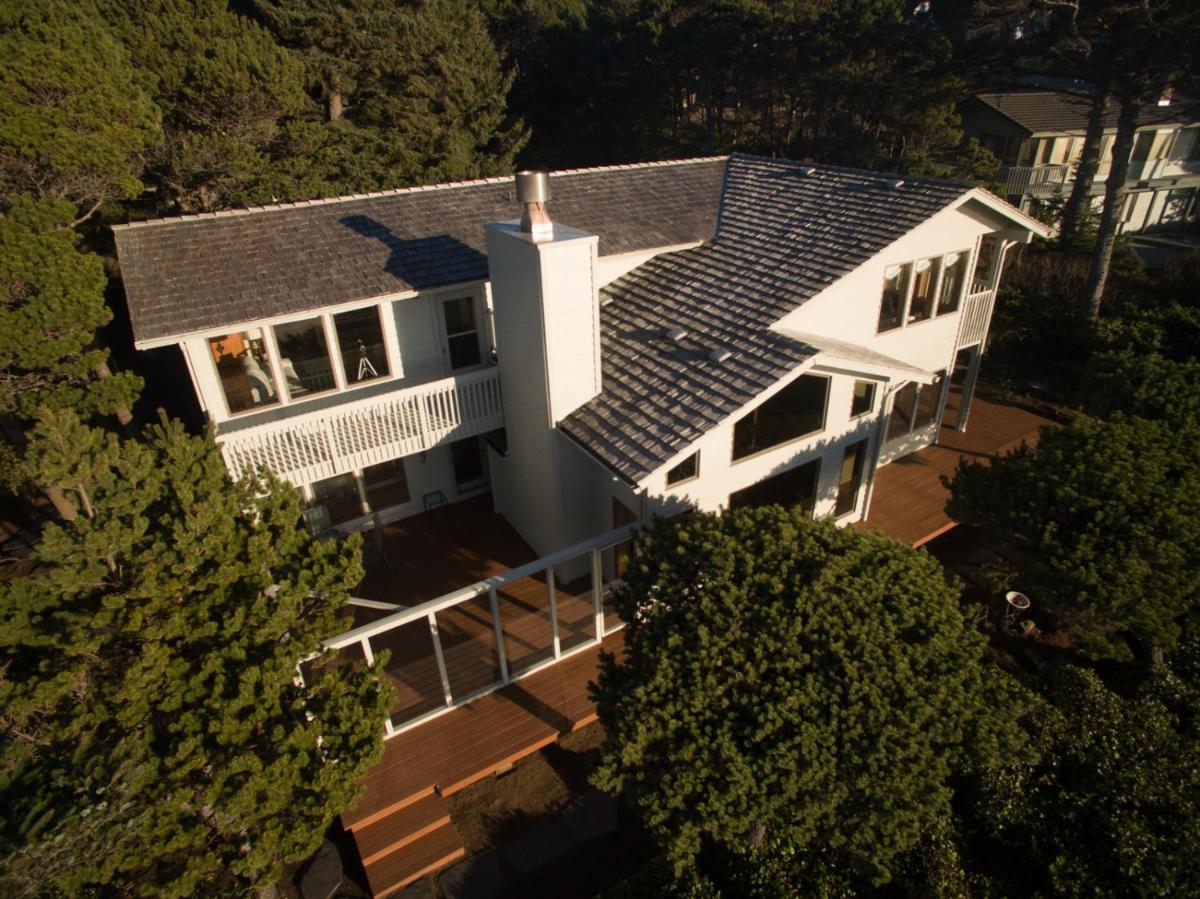 Gene's Coastal Escape - image 6