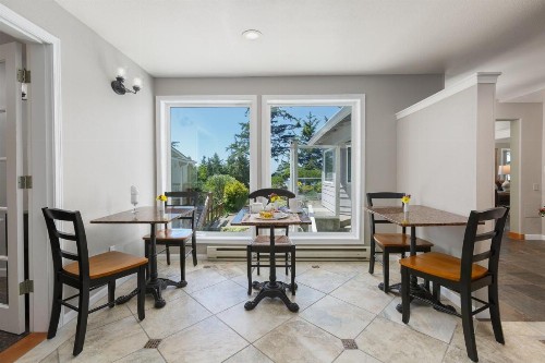 Ocean House - image 18