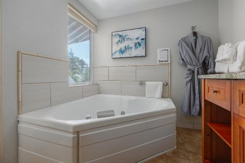 Ocean House - image 31