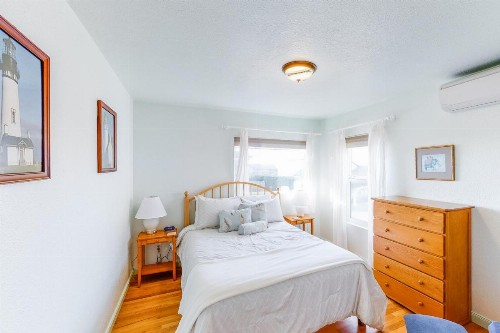 Cottage at Nye Beach - image 10