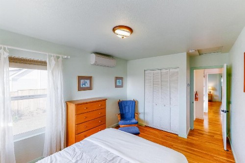 Cottage at Nye Beach - image 11