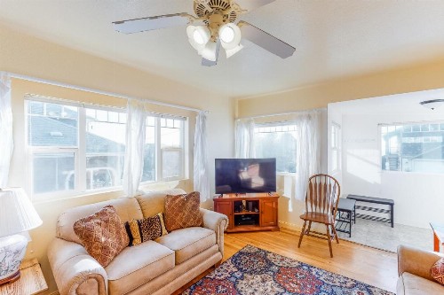 Cottage at Nye Beach - image 3