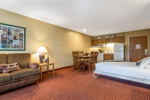 Grand Summit Hotel - image 35
