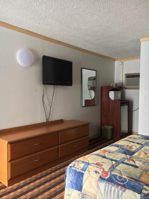 Budget Lodge Newton Falls - image 2