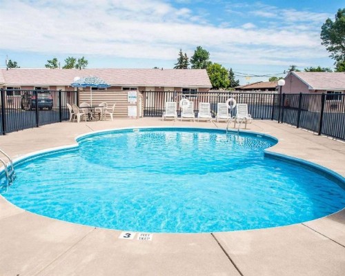 Castle Inn & Suites Niagara Falls - image 1