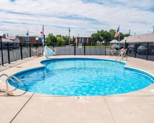 Castle Inn & Suites Niagara Falls - image 2