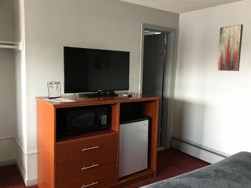 Swiss Cottage Inn - image 11