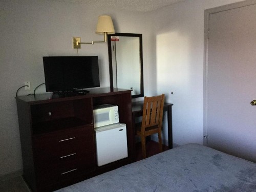 Swiss Cottage Inn - image 15