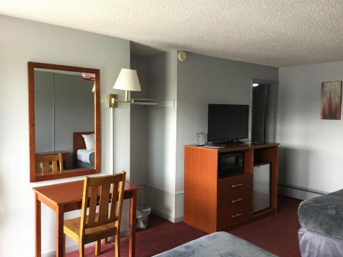 Swiss Cottage Inn - image 17
