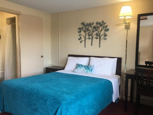 Swiss Cottage Inn - image 19